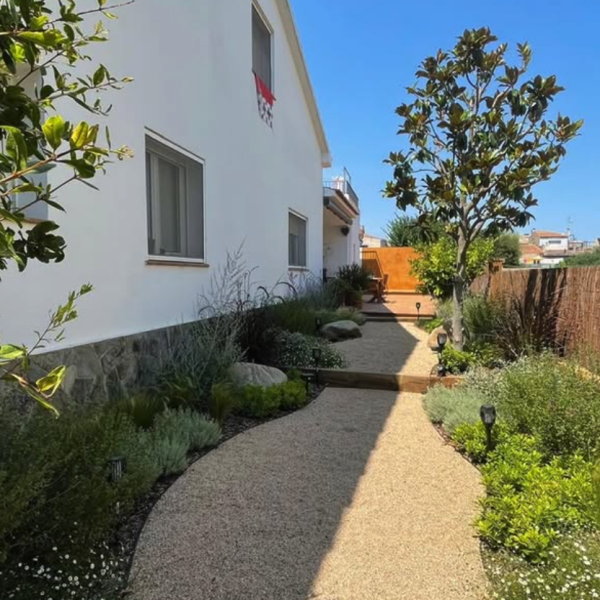 Adrià Masens - Disseny i manteniment de jardins al Maresme